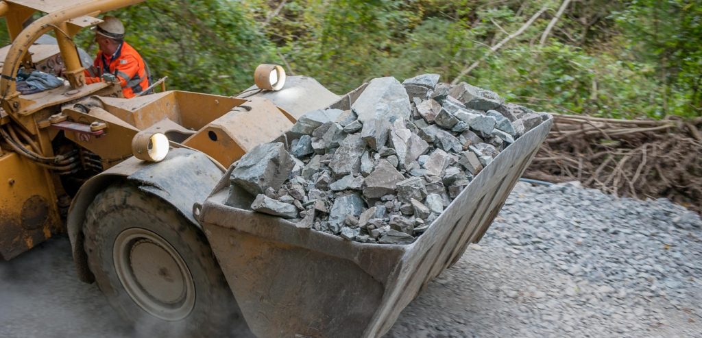 Alquiler de camiones y equipos de construcción y minería